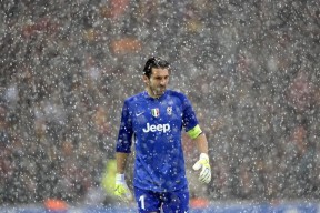 世界极限跳绳大赛 三倍速音乐下选手完成十连交叉步